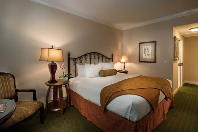 Deluxe Room, 1 King Bed, Fireplace