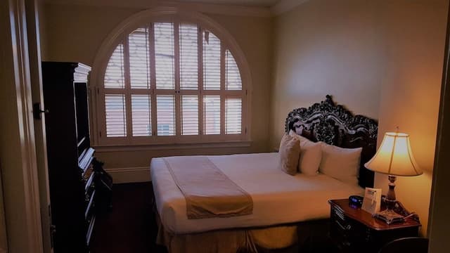 Standard Room, 1 King Bed