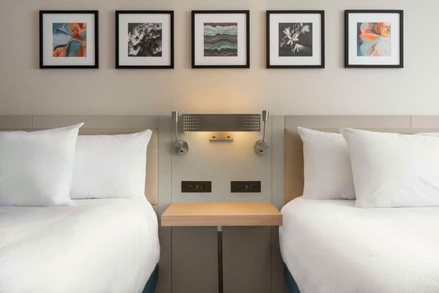 2 QUEEN MOBILITY ACCESSIBLE W/BATHTUB