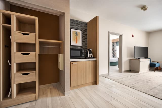 1 KNG 1 BDRM STE MOBILITY ACCESS W/RI SHWR