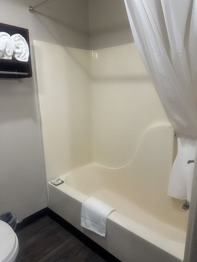 Classic Room, 1 King Bed, Non Smoking