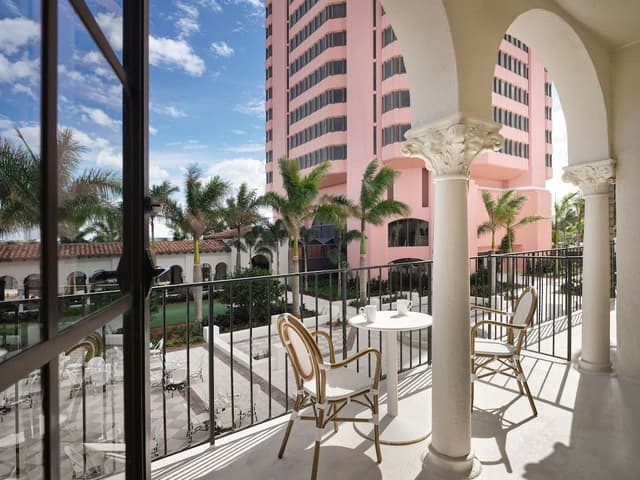 Room, 1 King Bed, Balcony (Estate View)