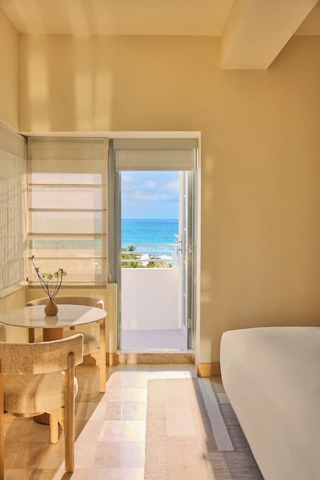 Room, 1 King Bed, Balcony, Partial Ocean View