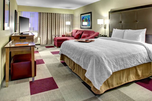 1 KING BED STUDY WITH SOFABED NONSMOKING