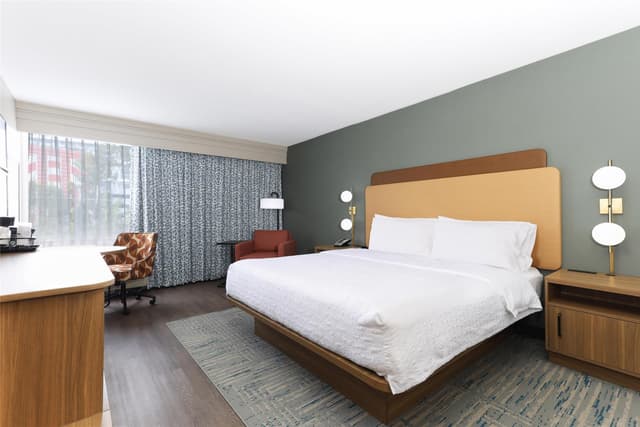 1 KING BED W/ FRIDGE/ MICROWAVE NONSMOK