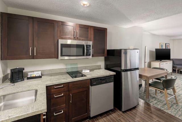 Studio, 1 King Bed, Accessible, Bathtub