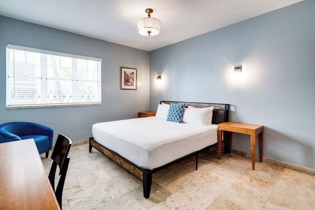 Deluxe Suite, 1 King Bed with Sofa bed (Self Check-in with Virtual Front Desk)