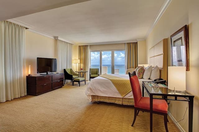 Ocean Front w/Balcony, 1 King Bed