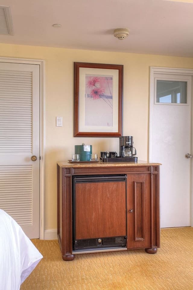 Ocean Front w/Balcony, 1 King Bed
