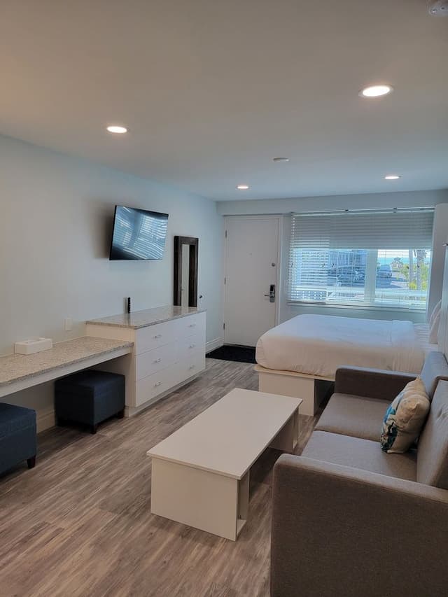 Studio Suite, 1 King Bed and 1 Queen Sleeper Sofa bed, No Elevator Access