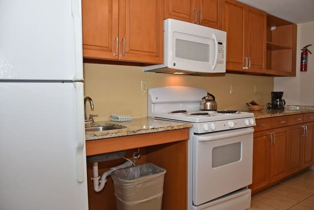 Standard Room, 2 Queen Beds, Kitchen, Partial Ocean View