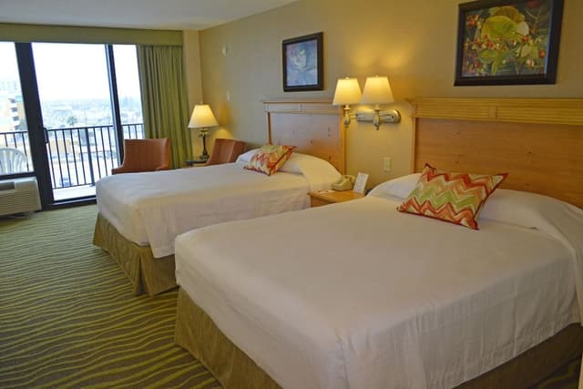 Standard Room, 2 Queen Beds, Kitchen, Partial Ocean View