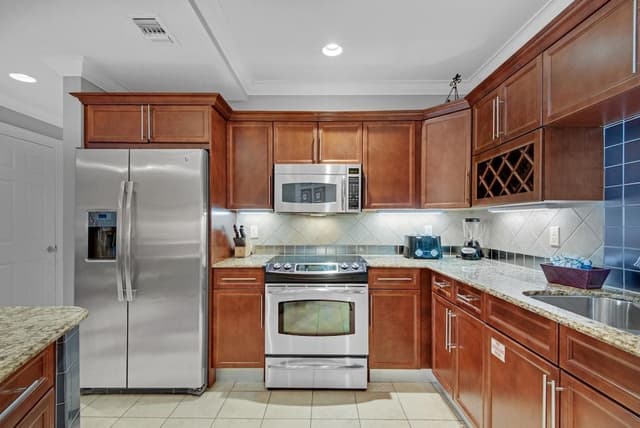 Condo, Multiple Beds (Emerald Grande W728)