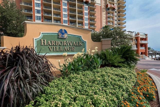 Condo, Multiple Beds (Emerald Grande W728)