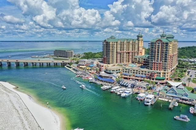 Condo, Multiple Beds (Emerald Grande W728)