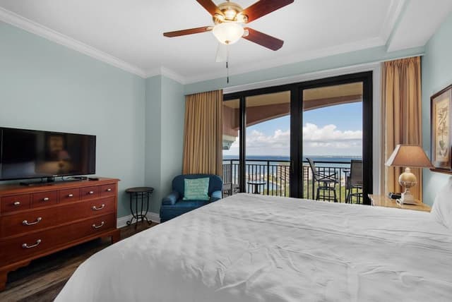 Condo, Multiple Beds (Emerald Grande W728)