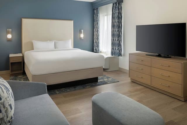 Suite, 1 King Bed with Sofa bed (Mobility Accessible, Tub)
