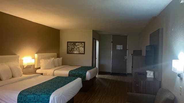 2 Queen Beds |ADA/RI Shower/Non-Smoking