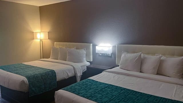 2 Queen Beds |ADA/RI Shower/Non-Smoking