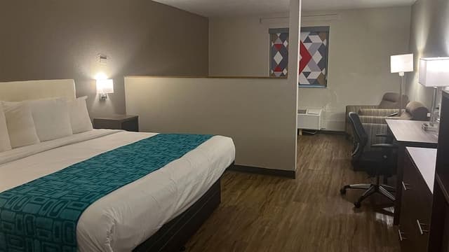 1 King Bed | Non-Smoking
