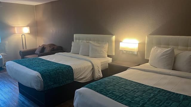2 Queen Beds |ADA/RI Shower/Non-Smoking