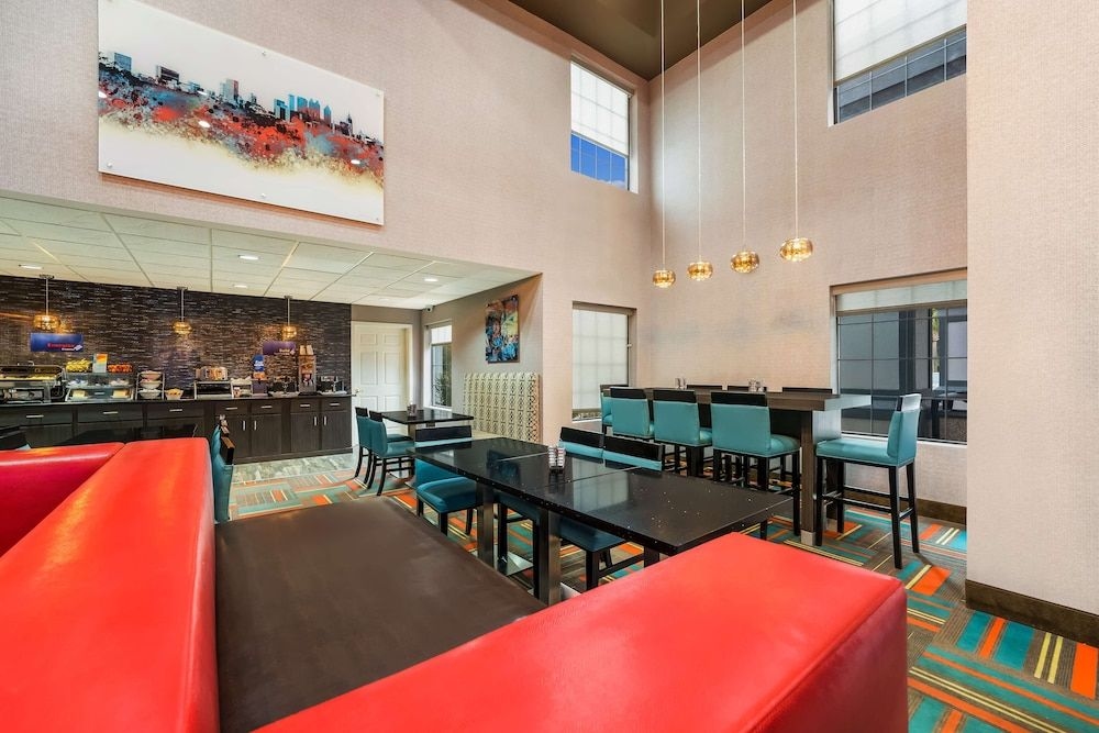 BEST WESTERN BRADBURY INN & SUITES4