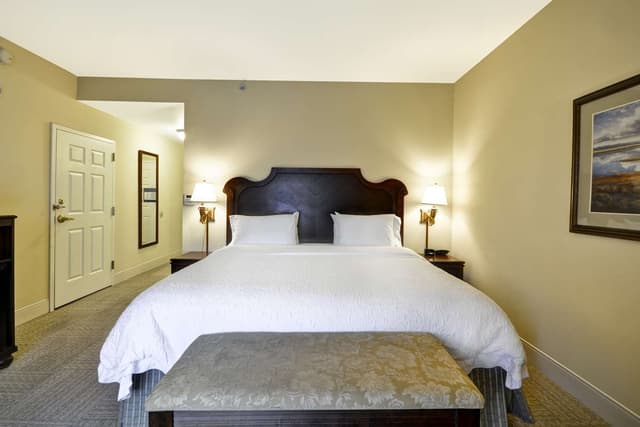 1 KING BED NONSMOKING