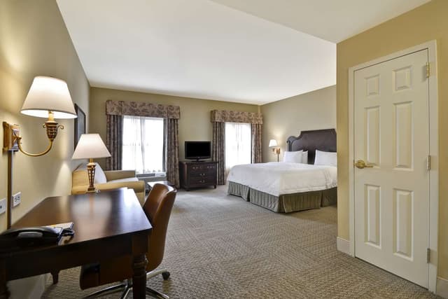 1 KING BED STUDIO SUITE W/ SOFABED NONSMOKING