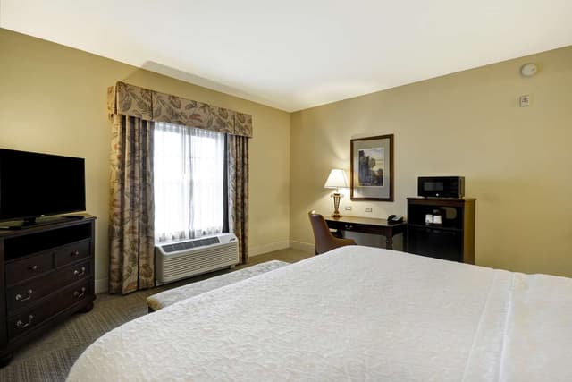 1 KING BED NONSMOKING