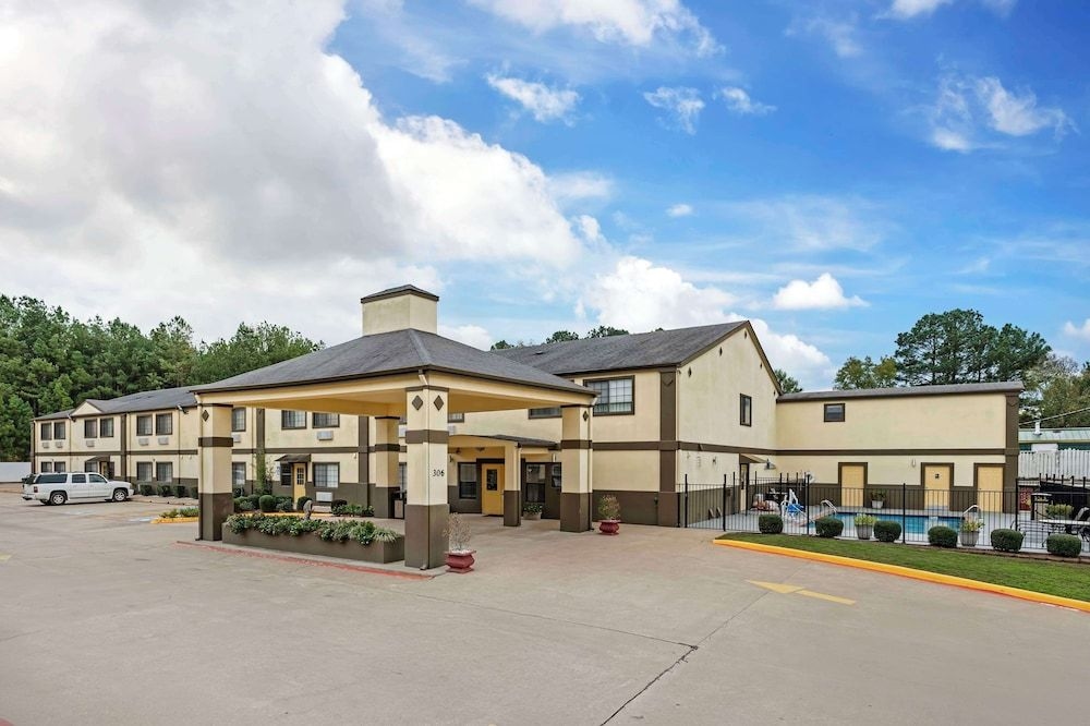 Best Western Pineywoods Inn0