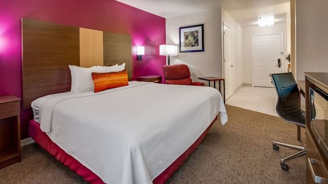 Standard Room, 1 King Bed, Accessible, Refrigerator & Microwave