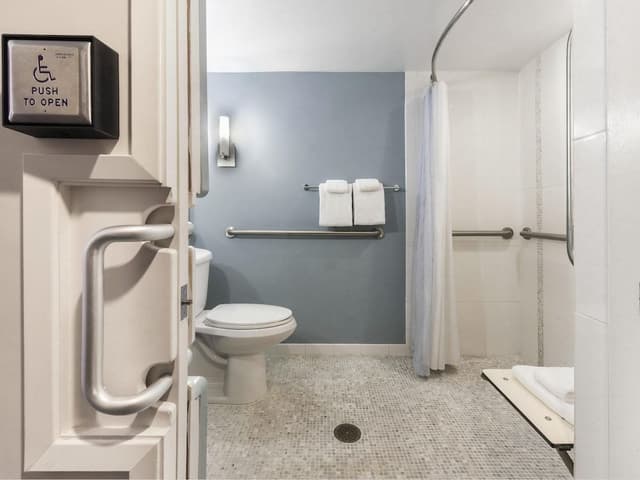Waikiki Tower City Mountain View room Accessible (Newly Renovated)