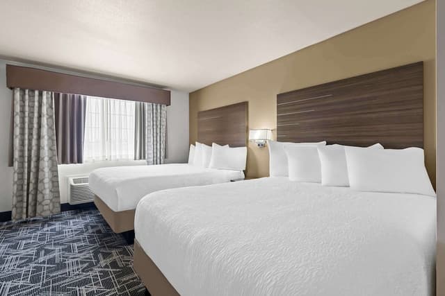 Suite, 2 Queen Beds, Non Smoking (Larger Room)
