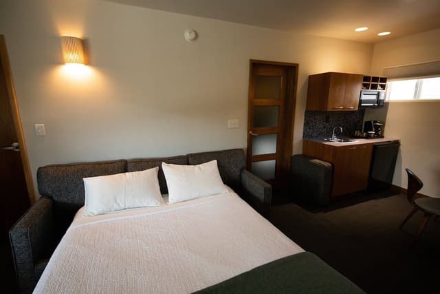 Design Suite, 1 Bedroom, Bathtub