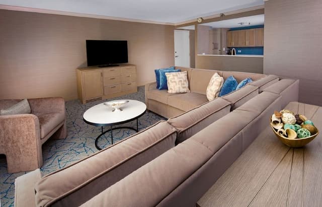 Suite (North Shore Suite with Parlor)
