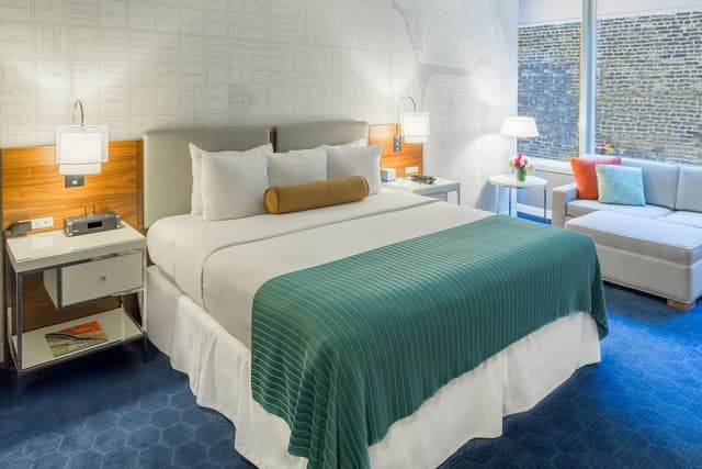 Deluxe Room, 1 King Bed, Non Smoking, City View