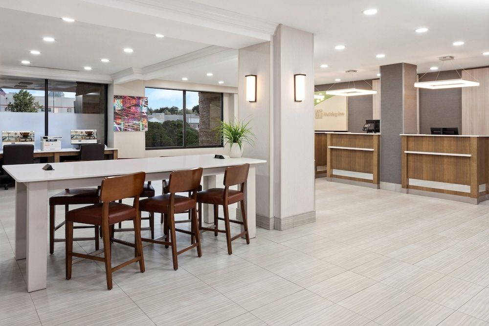Holiday Inn Chicago-Oakbrook3