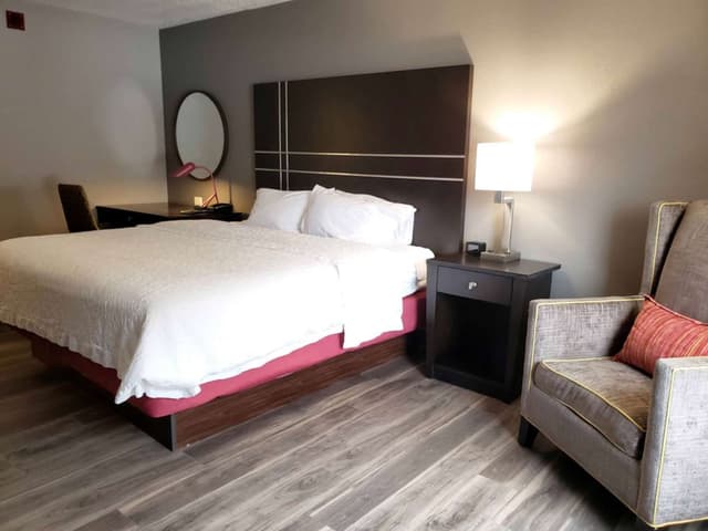1 KING BED NONSMOKING