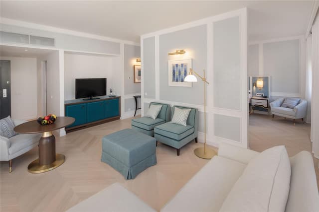 KING DELUXE SUITE