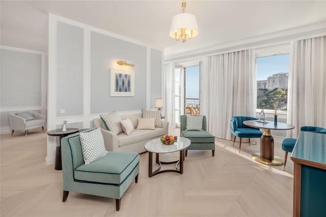 DELUXE SUITE WITH SEA VIEW