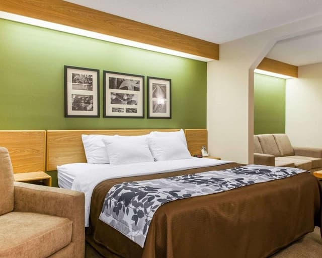 Suite, 1 King Bed, Non Smoking, Jetted Tub