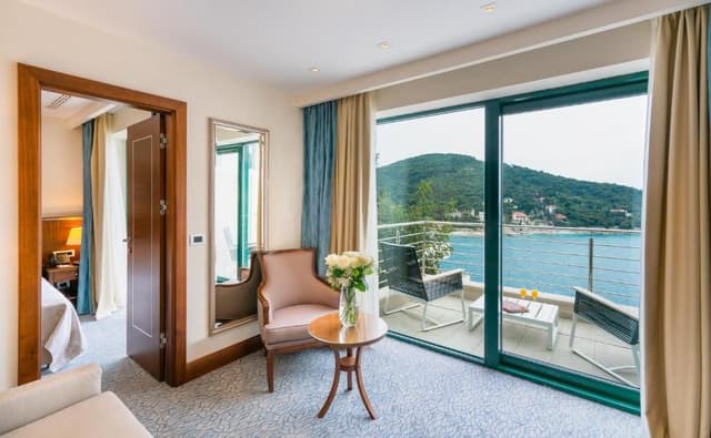 Junior Suite with Balcony and Partial Sea View