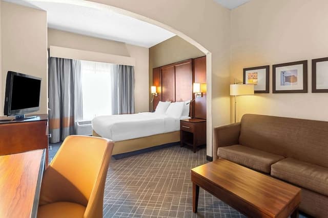 Suite, 1 Queen Bed with Sofa bed, Accessible, Non Smoking