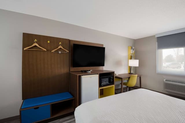 Standard Room, 1 Queen Bed