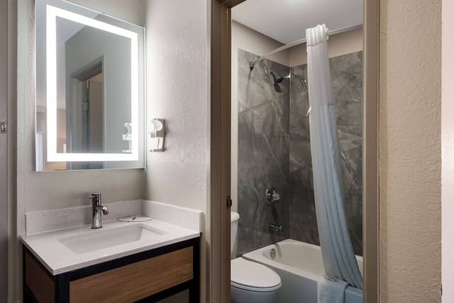 Standard Room, 1 Queen Bed