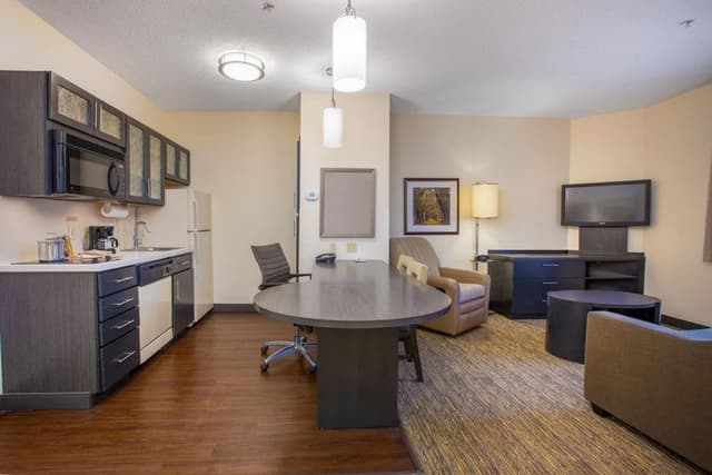 Suite, 1 Queen Bed, Accessible, Non Smoking (Tub)
