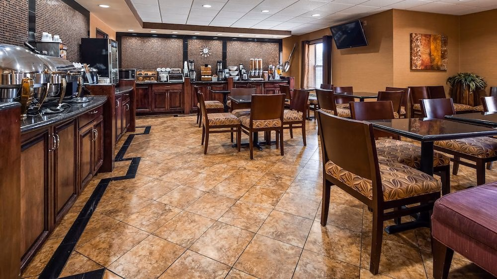 BEST WESTERN PLUS MIDWEST INN & SUITES3
