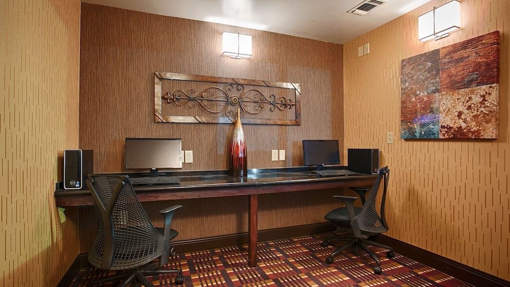 BEST WESTERN PLUS MIDWEST INN & SUITES2