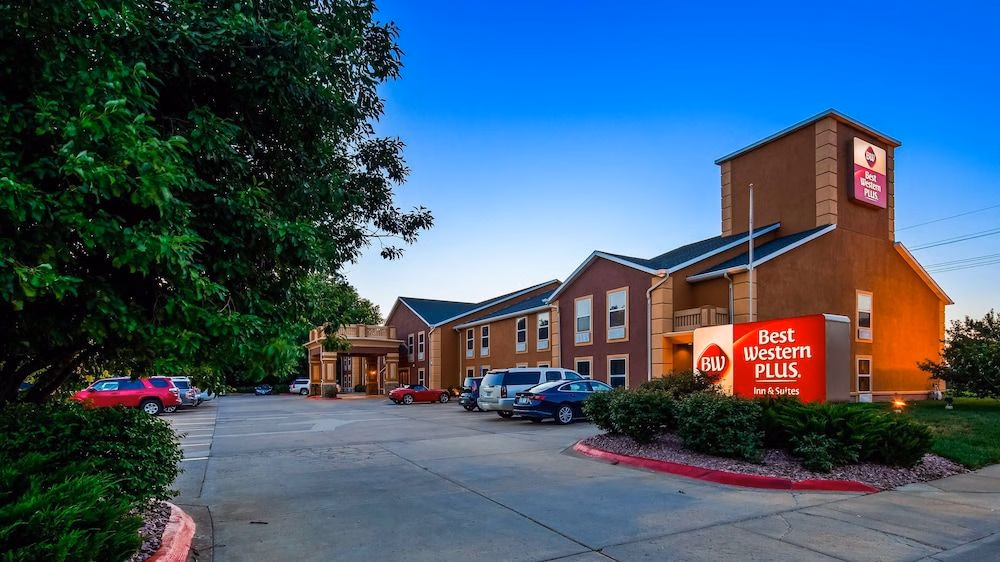 BEST WESTERN PLUS MIDWEST INN & SUITES1