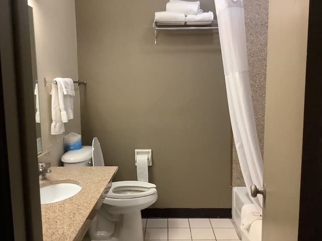 Double Queen Apt (DQQA)